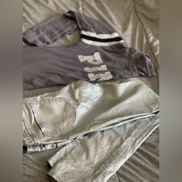 (Lot) Victoria Secret long sleeve rhinestone shirt and H&M shiny silver pants - Picture 6 of 8